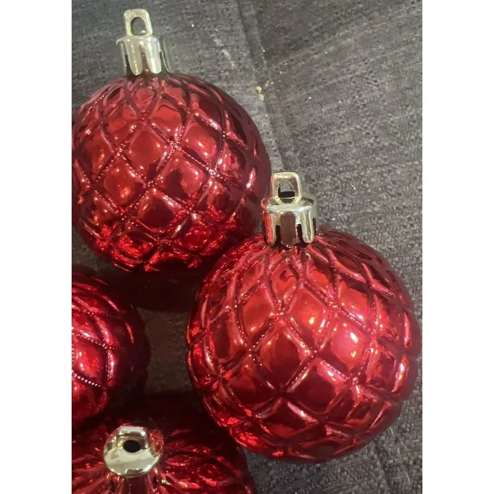 Lot of 4 VNT Red Molded Plastic Un-Breakable Christmas Ornaments 2‎ Round 2 Top